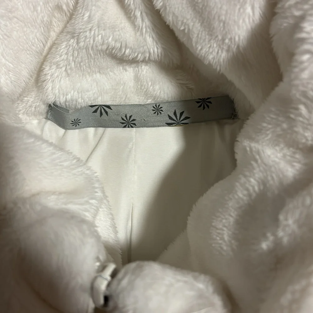 Athleta Quilted Faux Fur‎ Puffer Vest.Light!Pit to pit 20”.Size tag is missing.